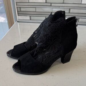 Elegant Black Lace Women's Shoes